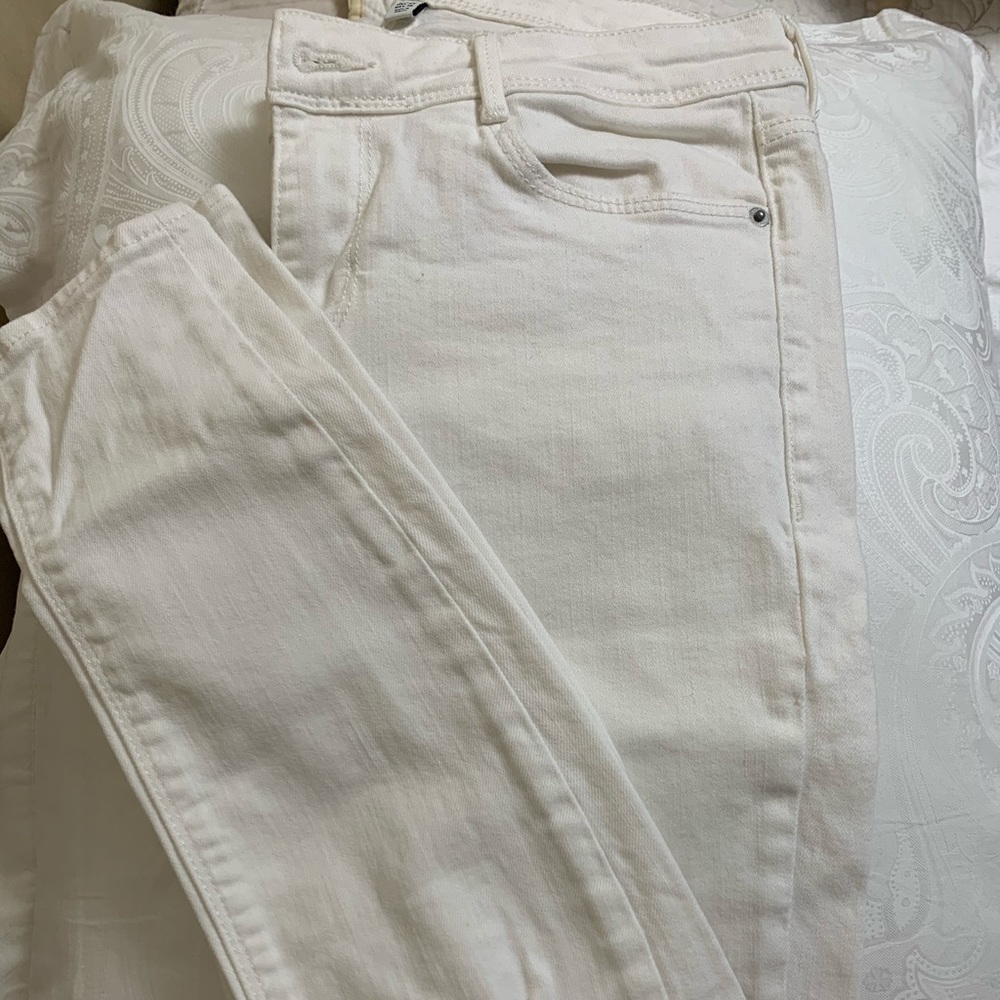 White distressed Zara jeans
